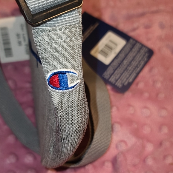 Champion Crossbody - Picture 5 of 10